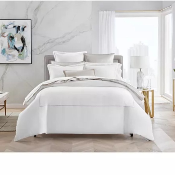 Hotel Collection White Goose Down Comforter. Queen. Medium weight - Picture 8 of 8